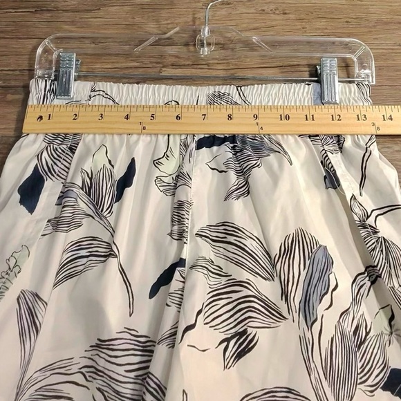 Athleta White and Blue Floral Athletic Shorts - Picture 5 of 9